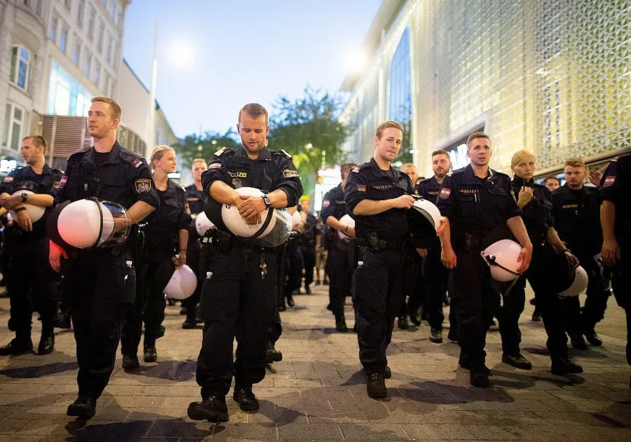 Хиляди излязоха на демонстрация в подкрепа на имигрантите във Виена 