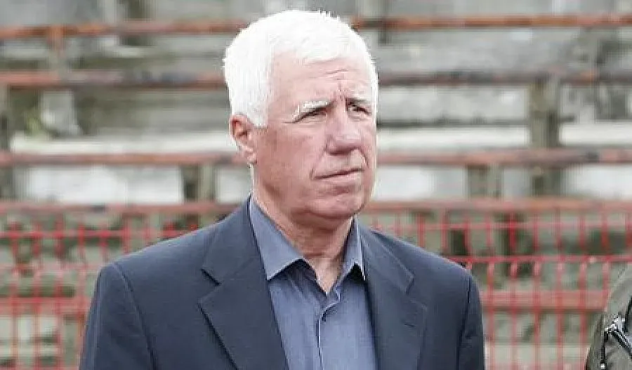 Не съм  спирал  Гунди с  карфица