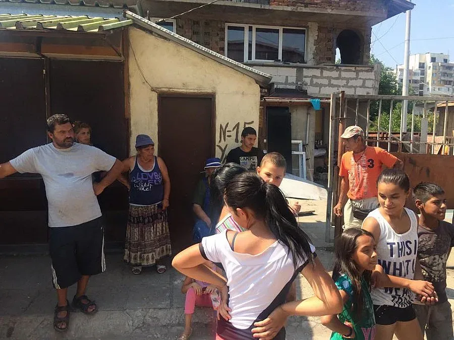 Роми биха полицаи в "Орландовци" (ОБЗОР)