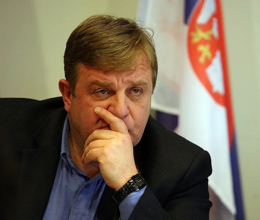 Чиновниците да се съкратят с 30%