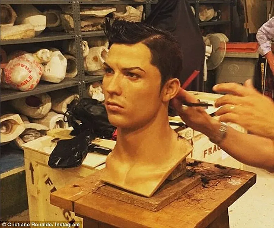 Роналдо пръсна 20 хиляди за статуя