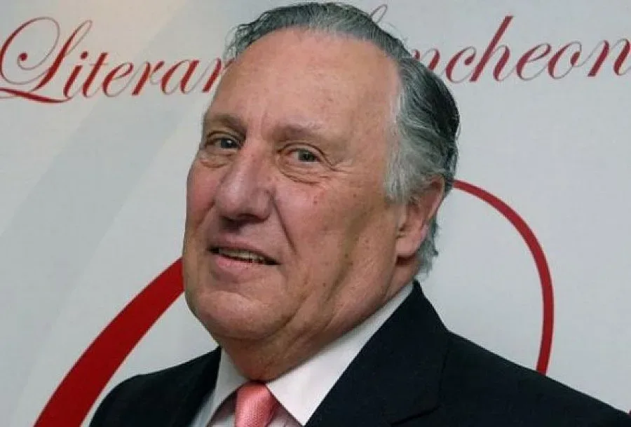 Писател шпионирал 20 г. за МИ6