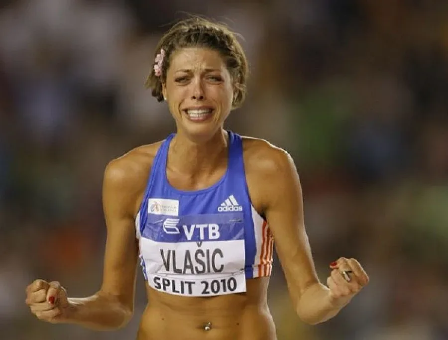 Влашич вече дели  спорта с религията