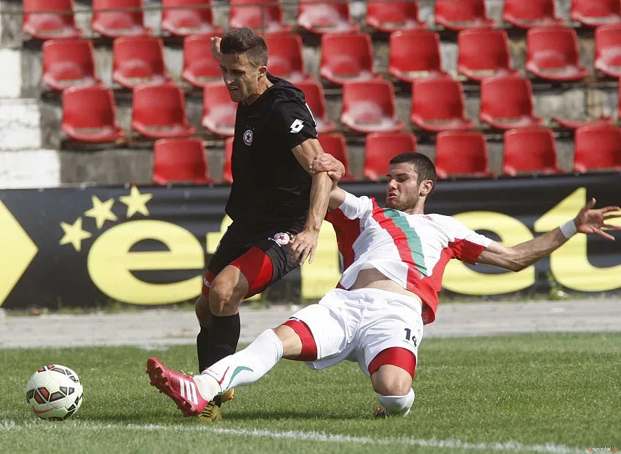 ЦСКА продължава да мачка във "В" група