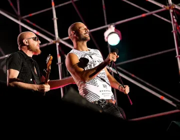 Светът е на полюси, казва Дидо, фронтменът на D2