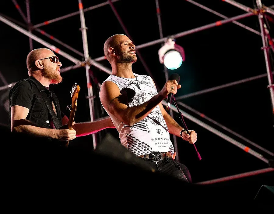 Светът е на полюси, казва Дидо, фронтменът на D2