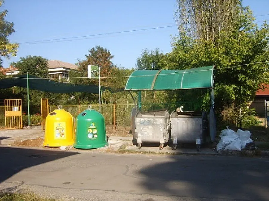 Контейнери, тип „иглу” за разделно събиране на отпадъци поставят в Кърджали