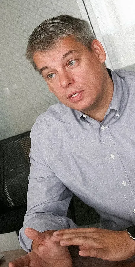 "Юбер" не само вози, но и доставя храни  