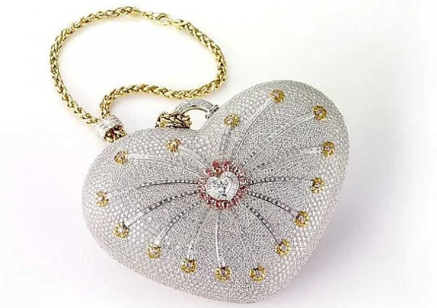 Дамска чанта с 4517 диаманта за $3,8 млн.