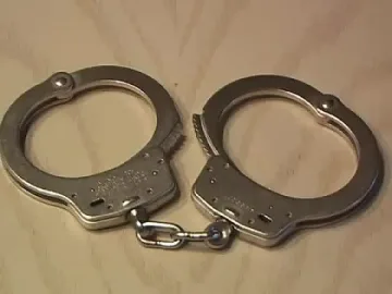 Задържаха 21-годишен за побой, потърпевшият с два счупени зъба  