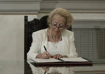 Гръцкото служебно правителство полага клетва 