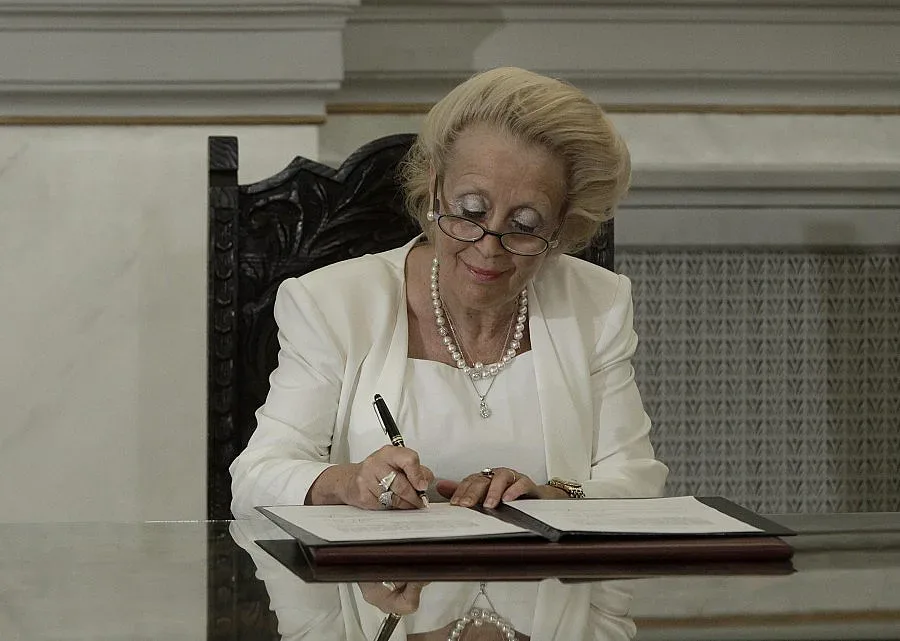 Гръцкото служебно правителство полага клетва 