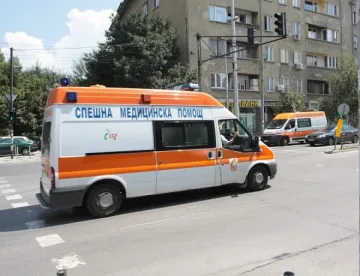 Гаврят се с линейка за простреляно дете