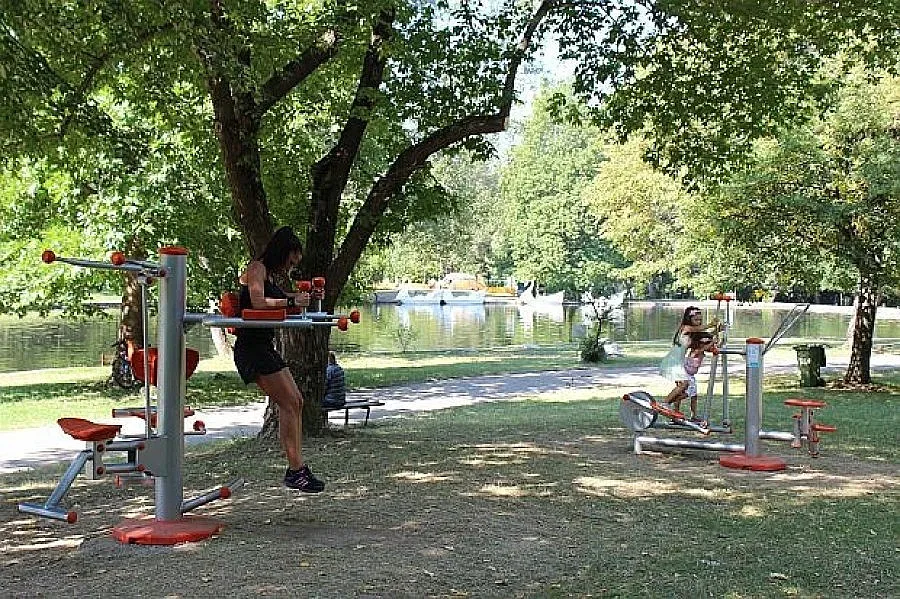 Пивоварна облагородява паркове в Благоевград