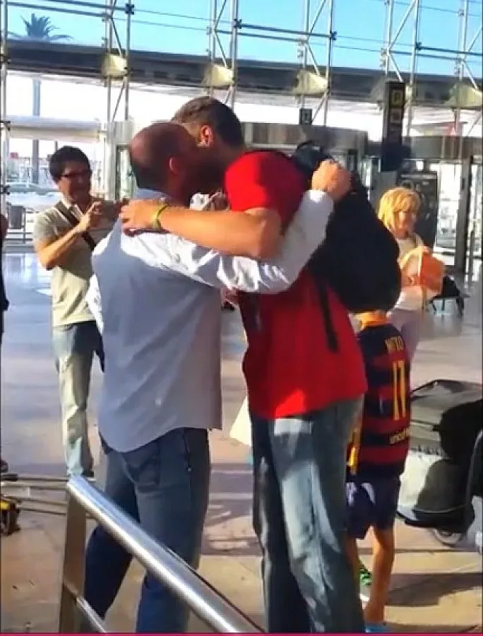 Тити Папазов посрещна Везенков в Барса (ВИДЕО)