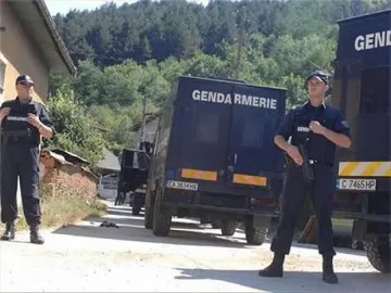 Арестуваха трима мъже за трафик на момичета в Слънчев бряг