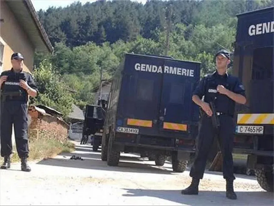 Арестуваха трима мъже за трафик на момичета в Слънчев бряг