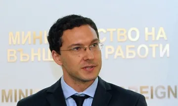 Даниел Митов: Борим се с последствията от бежанския поток