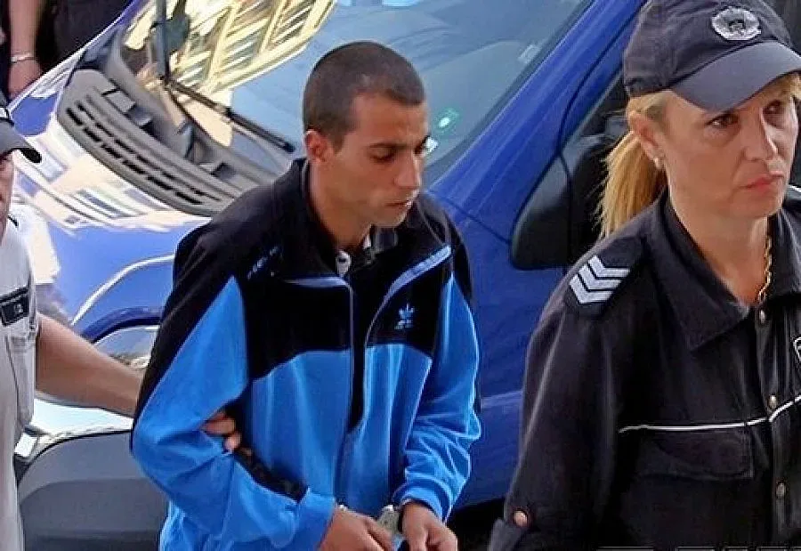 Съдят неграмотен ром за измами в интернет