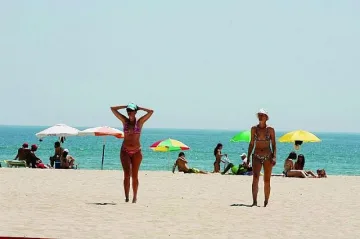 Атакуваме Гинес  с вечеря на плажа