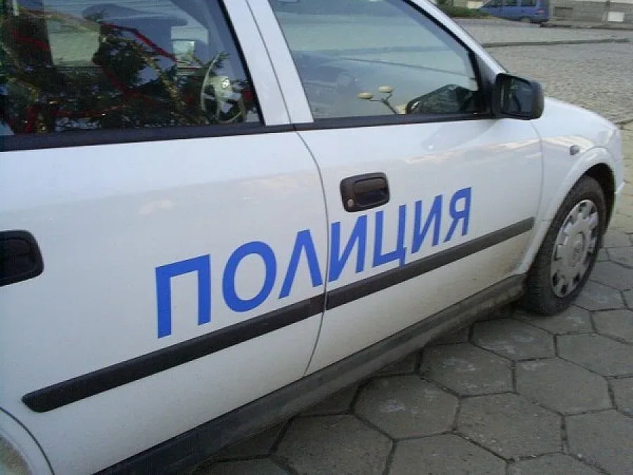 Апаш катастрофира с краден автомобил