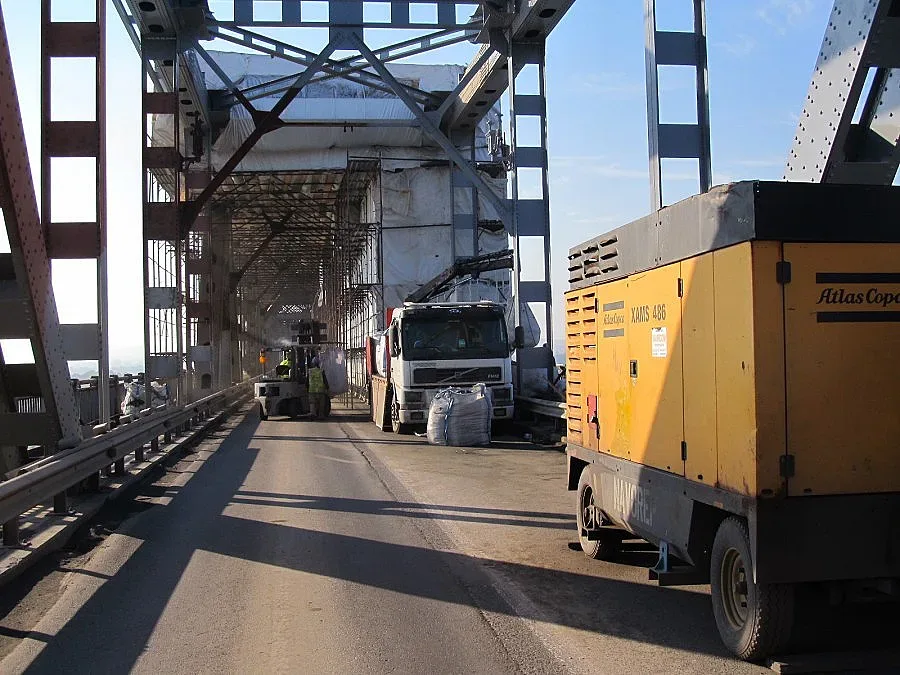 Летният сезон и летището в Букурещ водят до задръстванията на Дунав мост