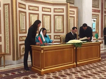 Павлова помага на строителните фирми