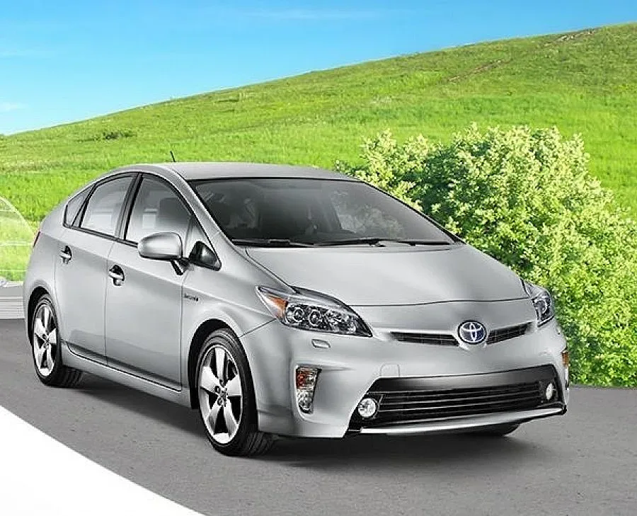 Хибридът Toyota Prius с премиера във Вегас