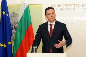 Митов: Целта на бежанците не е България 