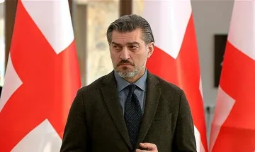 Грузия кипи! Избра президент като цар, тръгнаха бунтове