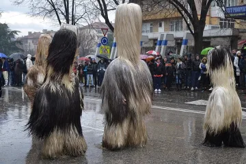 Кукери 3 месеца на път за хубави кожи