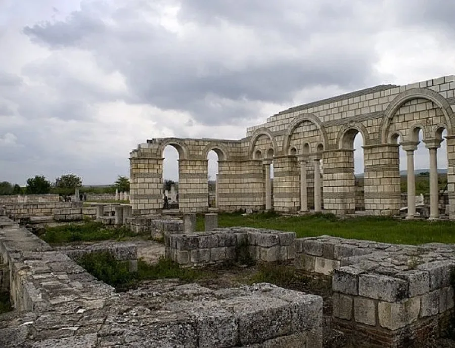 Проф. Калин Янакиев и Петко Колев в спор за Плиска