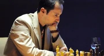 Шампионът стана клиент на Топалов (ОБЗОР)