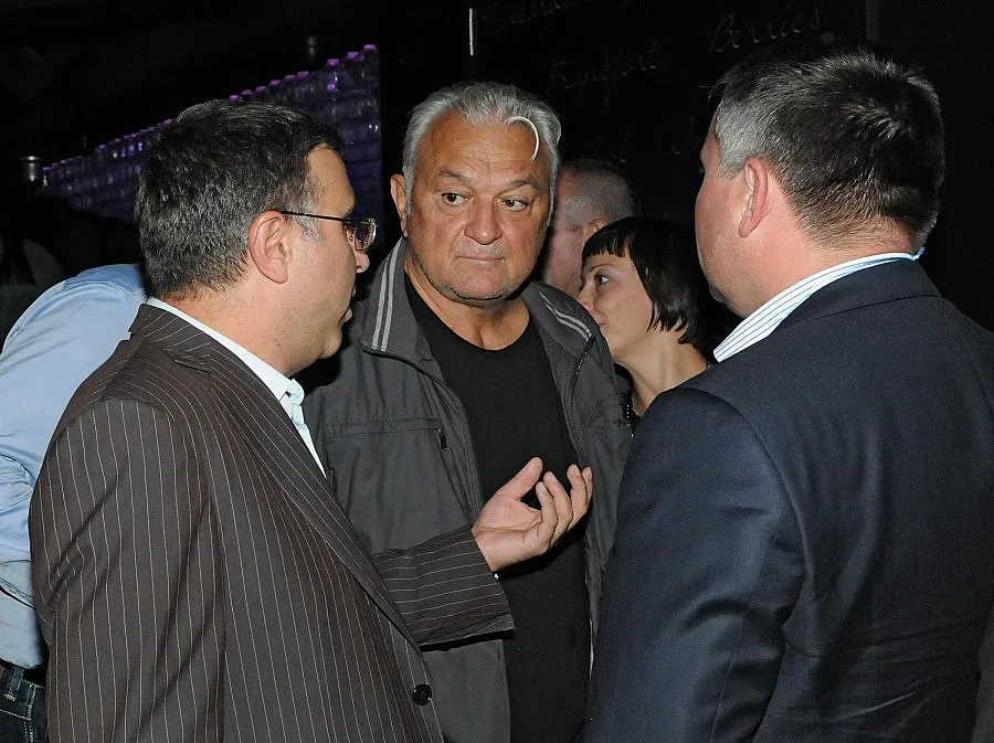 Диков напуска Нова?