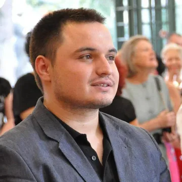 Децата са бушончета, които първи горят