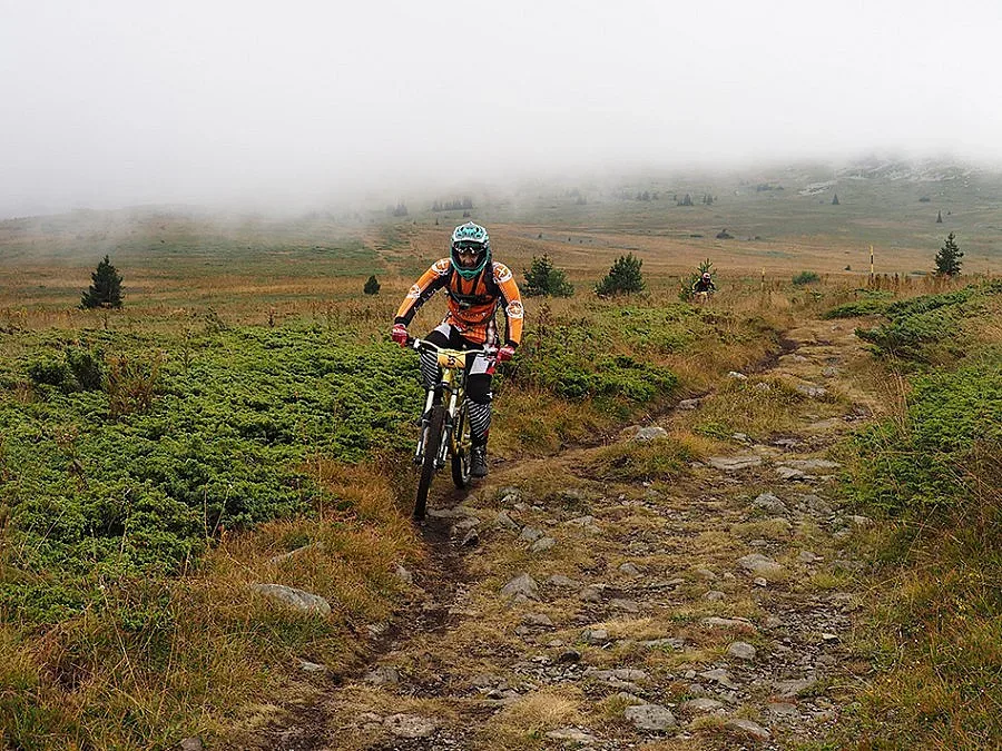 Гъста мъгла и много кал белязаха първото ендуро състезание на Витоша