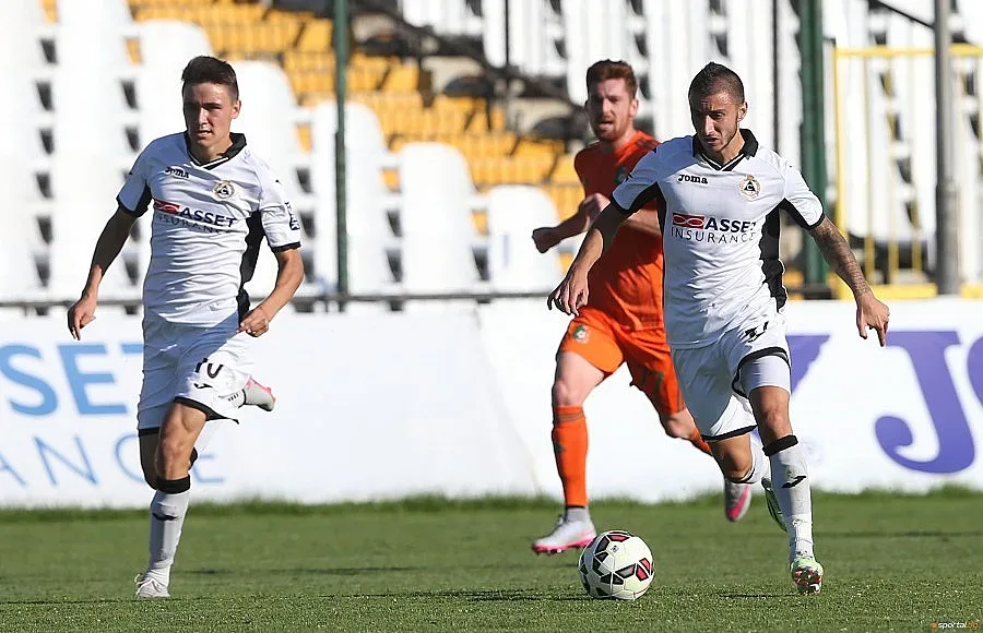 "Славия" и "Литекс" си спретнаха скучно равенство