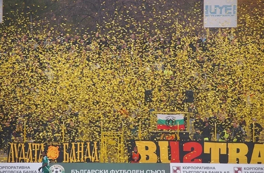 Родители бдят над ранения запалянко от агитката на "Ботев"