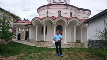 Бойко запали свещ в обновения Клисурски манастир