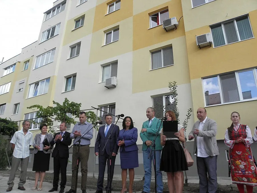 Министър Павлова: Благоевград е визитната картичка на програмата за саниране