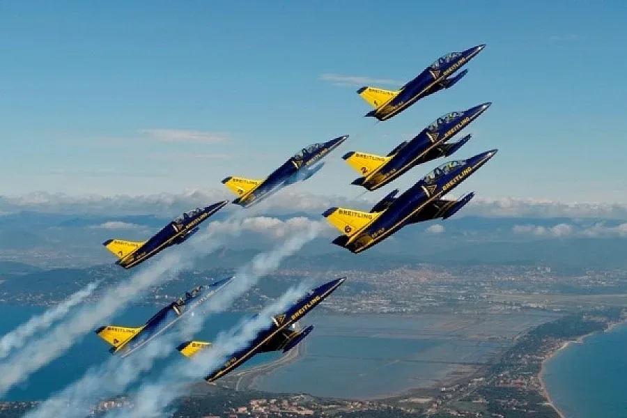 Два самолета са катастрофирали на авиошоу в Швейцария