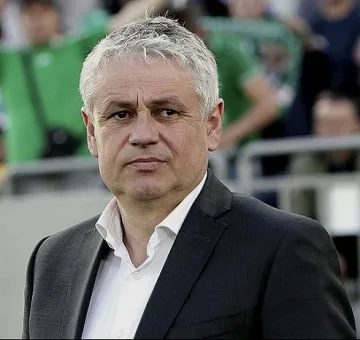 Не трябва да подценяваме "Локо", предупреди Стоев