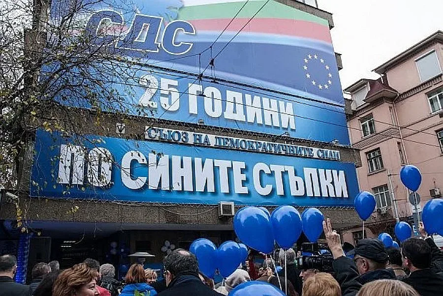 СДС брои 25 години в есе
