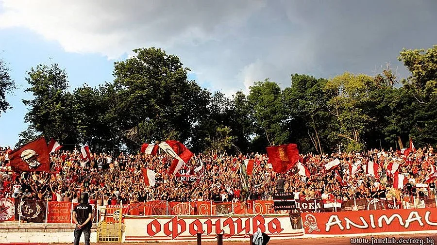 ЦСКА към феновете: Моля, спрете с политическите скандирания