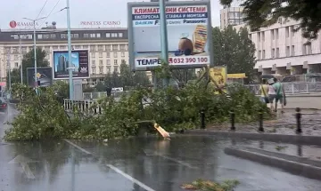 Буря удави Пловдив, ток уби гумаджия (ОБЗОР)