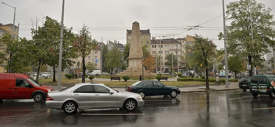 Застудяване и облаци в събота