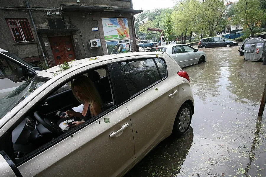Жълт код за бури в 8 области