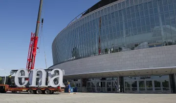 Собственикът на ДСК купува гръцки банки