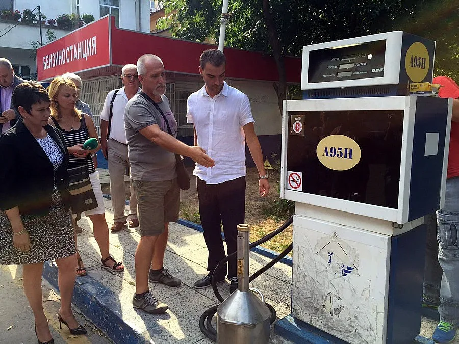 Удрят измамите по бензиностанциите (ОБЗОР)