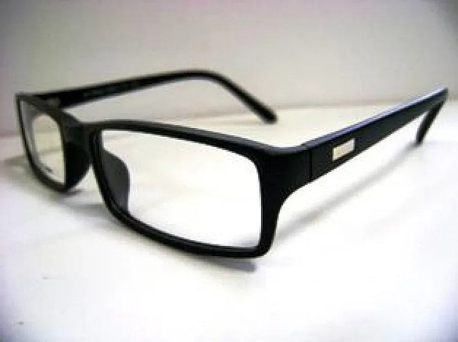 US военни даряват очила на пенсионери